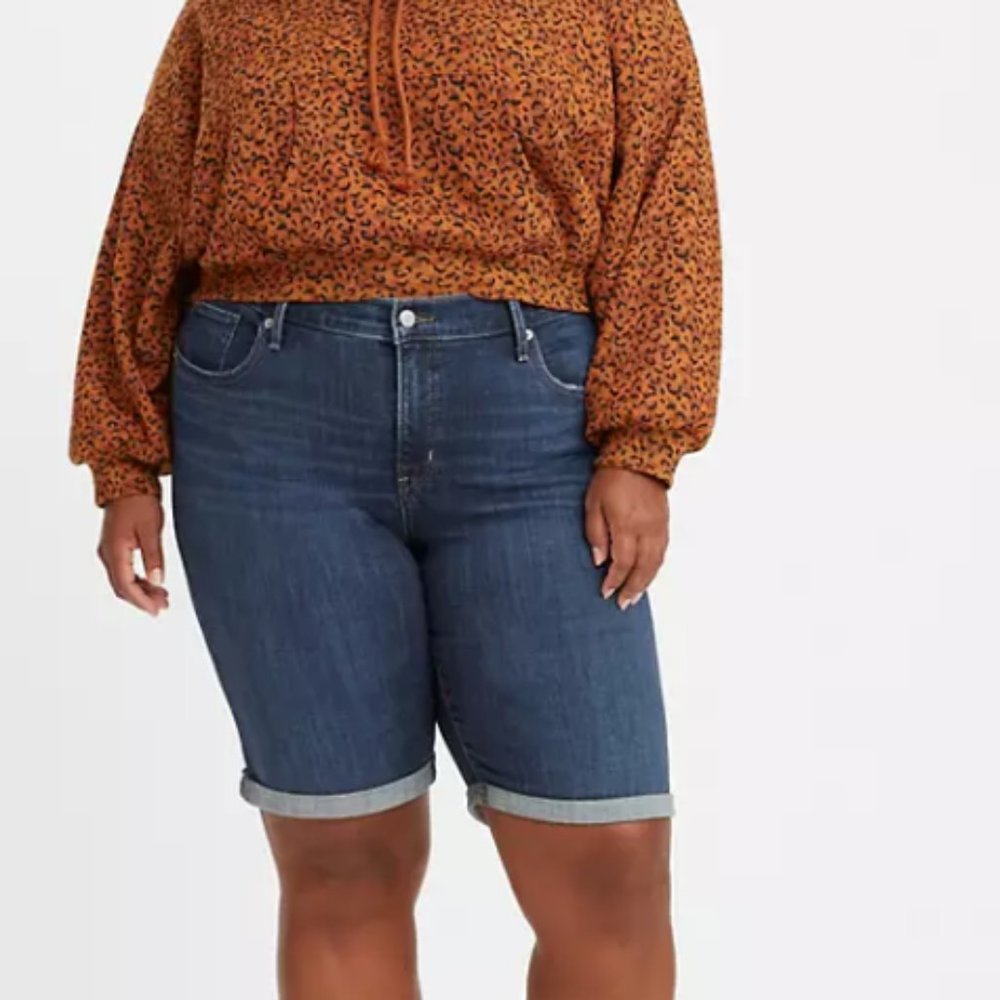 Women's Levis Classic Bermuda Shorts Size 24W